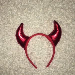 Shiny devil horn ears